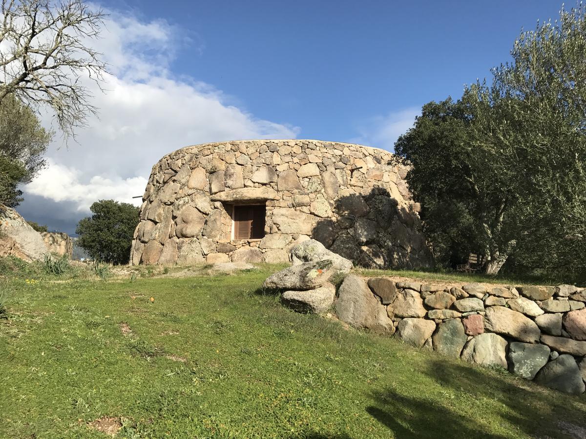 Il Nuraghe del lago Coghinas Oschiri Esterno foto